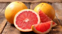 El pomelo es un cítrico que se toma tanto directamente como en zumo