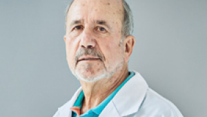 "Tres de los espa&ntilde;oles que lideramos la b&uacute;squeda de vacunas somos jubilados"