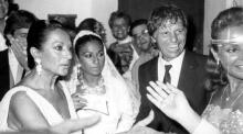 Lola Flores, el día de la boda de su hija Lolita y su famoso «Si me queréis, irse». En la imagen también aparecen El Cordobés y Carmen Sevilla