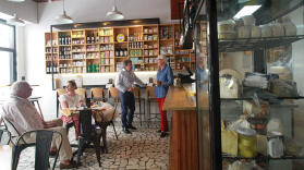 Salsamento, ultramarinos bar