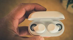 Auriculares cómodos, completos y caben en el bolsillo: así son los Sony WF-C710NSA con ANC