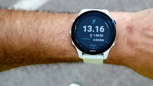 El Garmin ideal para correr medias maratones: con batería para 14 días, pulsómetro óptico y NFC