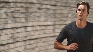 Estos auriculares JBL Endurance Pace no se mueven cuando corres y los limpias bajo el grifo