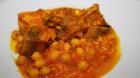 De cuchareo con este arroz con costillas y garbanzos
