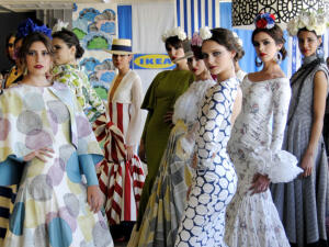 ¿Imaginas un traje de flamenca hecho con toallas o sábanas del Ikea?
