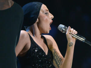 Cómo cubrir los tatuajes con maquillaje