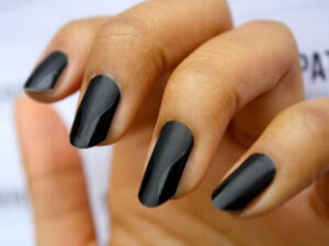 La forma más fácil de llevar las uñas mate