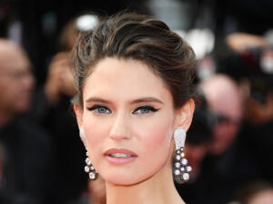 Productos para acabar con los brillos en el maquillaje en verano