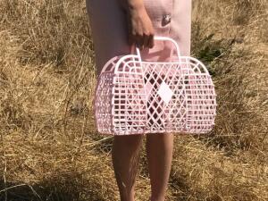 Así son los bolsos de abuela que querrás y triunfan en Instagram