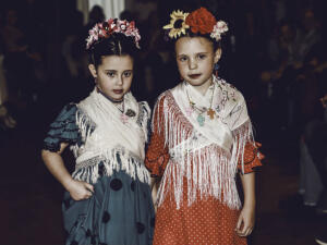 Marta Arroyo presenta su colección de moda flamenca 2018 para niñas y adultas