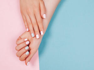 Cómo conseguir que tu esmalte de uñas dure más tiempo perfecto