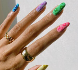 Manicura con flores: cómo llevar la tendencia más bonita de la primavera