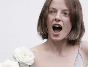 Así es el corte de pelo «flob», perfecto para las que adoran llevar ondas en verano