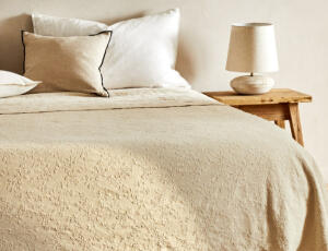 Colchas de verano: tendencias y cuáles son las más fresquitas