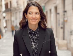 La original manicura de Casilda Finat que te resta años al instante