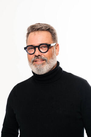 Víctor del Valle: El rubio viene pisando fuerte y ¡las canas se llevan!