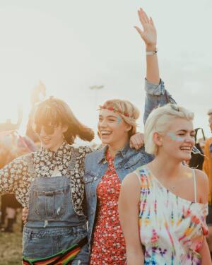 Maquillaje para tus looks de festivales de verano. Tres propuestas para inspirarte