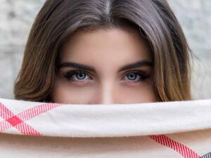 Cómo conseguir las cejas naturales e hiperrealistas que rejuvenecen el rostro y abren la mirada