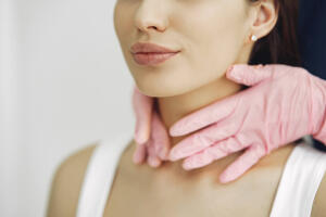 Así es el tratamiento para quitar la papada sin cirugía: ¿en qué consiste y cuánto cuesta?