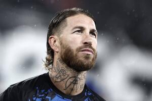 Sergio Ramos da el cante por Navidad con Los Yakis y su nueva canción ‘No me contradigas’