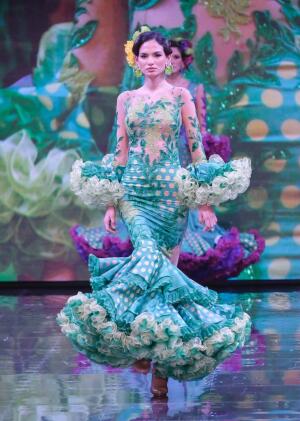 Estas son las tendencias de peinados para vestir de flamenca más vistas en SIMOF 2024