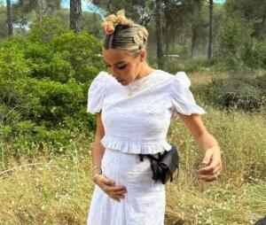 Alba Silva vuelve al Rocío un año después del accidente de Sergio Rico y embarazada: “su primer camino”