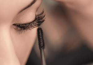 Casi imposibles de desmaquillar: estas son las máscaras de pestañas que no se van con el agua