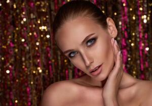 Así puedes transformar un maquillaje de día en uno de noche en menos de 5 minutos