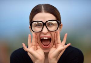 Hablar en voz alta no es de ‘locos’: este es el significado según los psicólogos