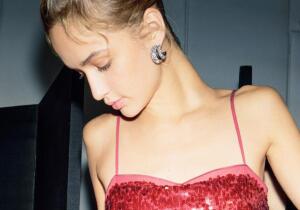 Zara tiene la falda de lentejuelas que puedes llevar tanto de día como de noche