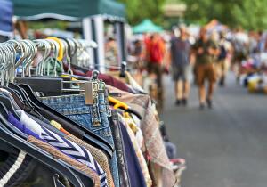 El mercadillo de ropa vintage al kilo que llega este mes de enero a Sevilla: fecha, horario y entradas