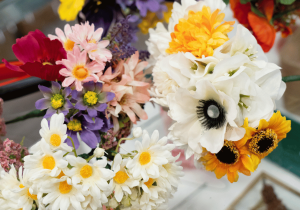 Blanco Azahar desvela las flores que se llevarán en el Rocío: “La estrella de los ramilletes es…”