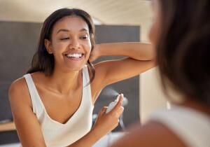 Ni en spray ni en roll-on: este desodorante aguanta 48 horas y no es solo para axilas