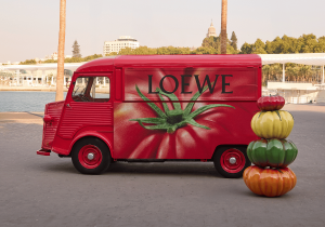 El camión de LOEWE se despide hoy en Sotogrande tras su ruta por la Costa del Sol