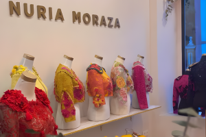 Abre en Sevilla una nueva tienda que vende las chaquetillas toreras más famosas de la Feria de Abril